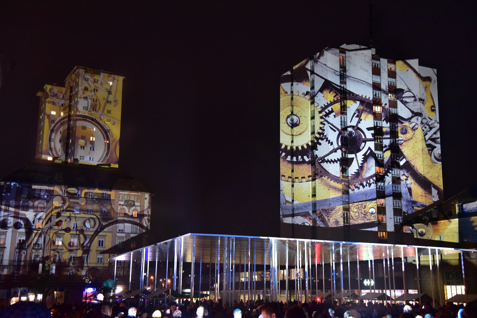 A La Chaux-de-Fonds, tout vous ramène toujours à l'horlogerie. Comme ici lors de ces projections signées Gerry Hofstetter en 2015.