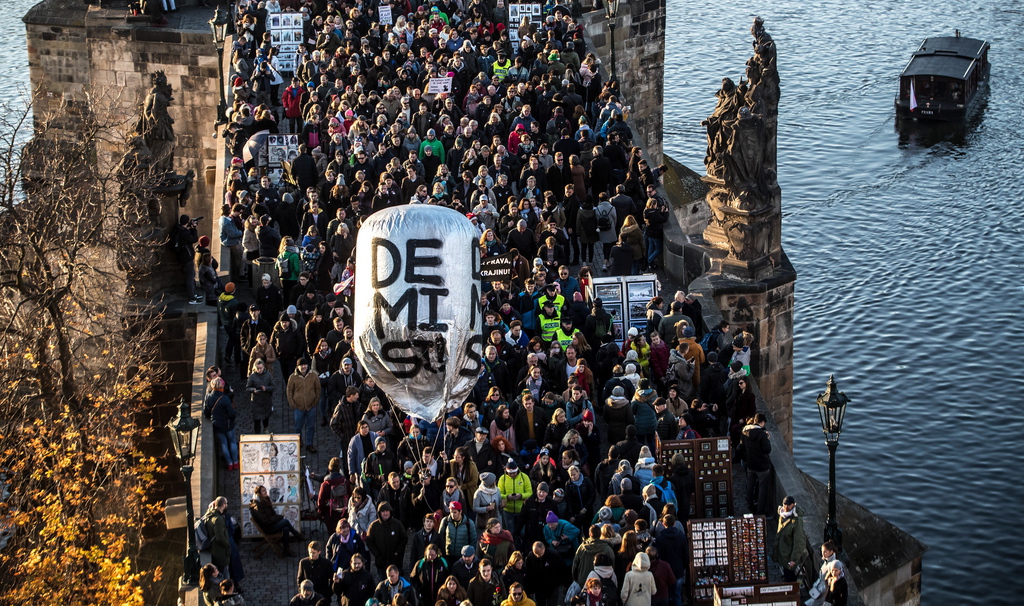 20'000 personnes ont demandé la démission du Premier ministre tchèque accusé de corruption. 