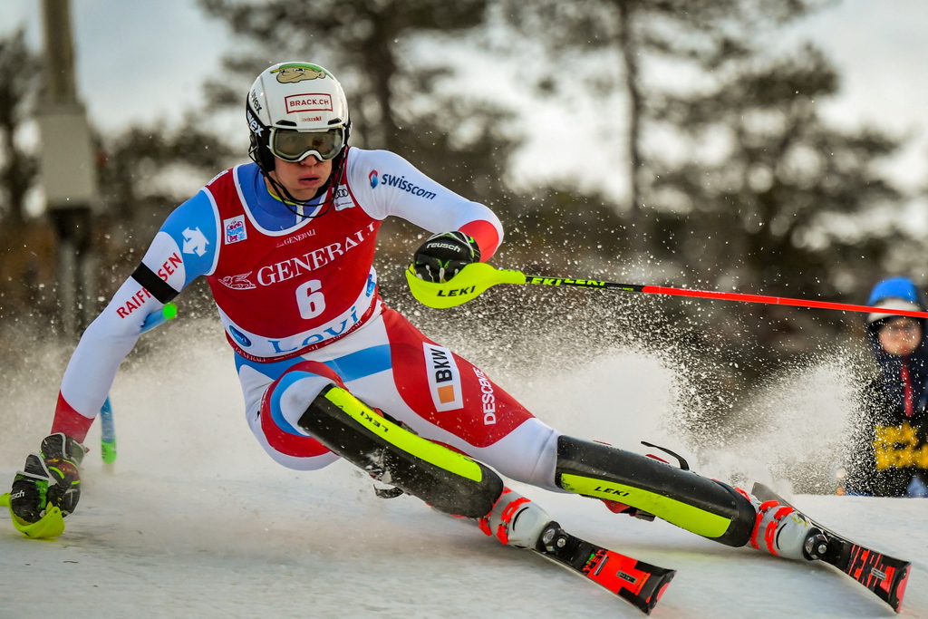 epa07174571 Ramon Zenhaeusern of Switzerland in action during the first run of the Men's Slalom race of the Alpine Skiing World Cup in Levi, Finland, 18 November 2018.  EPA/KIMMO BRANDT