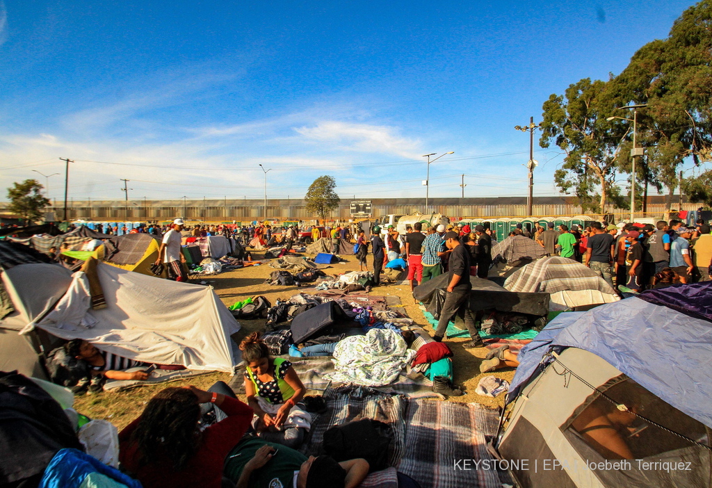 Les nouveaux arrivants ne trouvent plus de place dans les refuges arrivés à saturation et certains campements improvisés ont commencé à apparaître aux alentours.