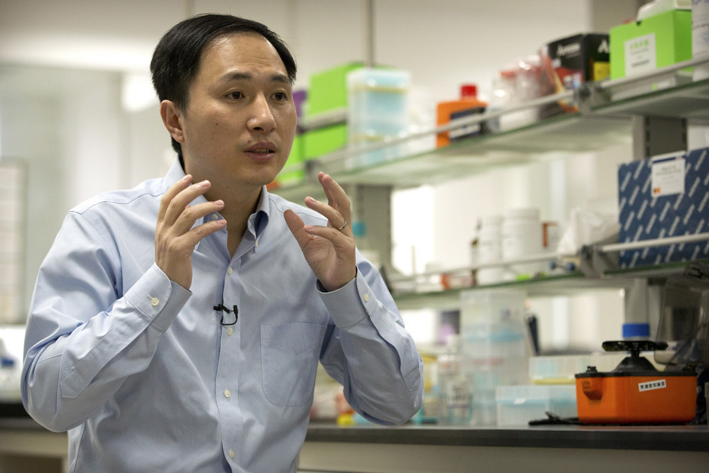 He Jiankui, professeur d'université à Shenzhen, a annoncé la naissance de jumelles dont l'ADN a été modifié pour les rendre résistantes au virus du sida.