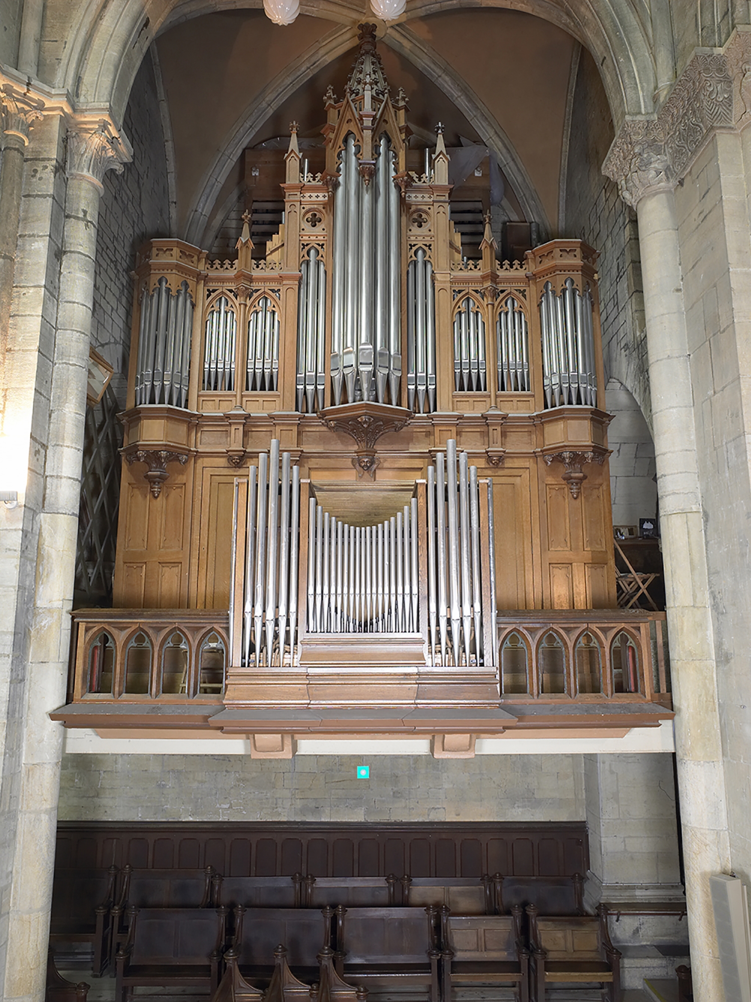 L'orgue de la collègiale est l'un des sept instruments intacts ou restaurés du célèbre facteur d'orgue Eberhard Friedrich Walcker et le seul en Suisse.