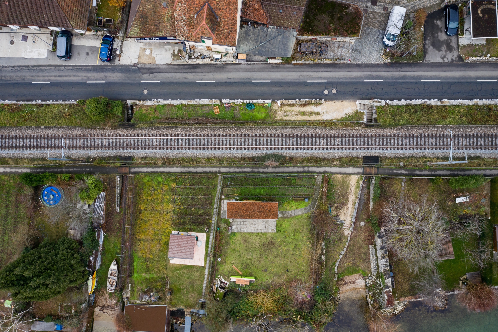 A Gléresse, avec la réalisation d'un tunnel dans la montagne en parallèle avec celui de la route, la voie ferroviaire unique sera démantelée à partir de 2025. L'accès aux rives sera alors facilité.