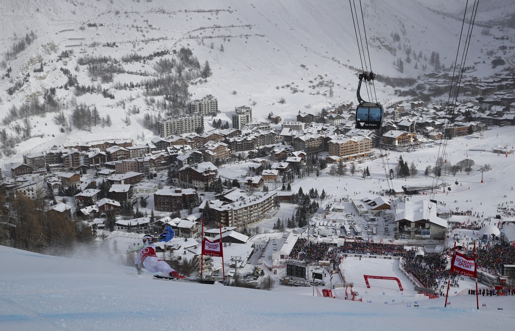 Le slalom de val d'Isère, initialement agendé à 9h30, a été annulé en raison des rafales de vent sur la piste française.