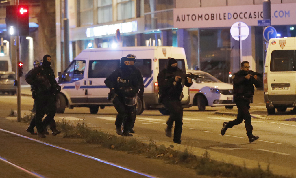 Deux nouvelles personnes ont été placées en garde à vue, à Strasbourg, dans la nuit de jeudi à vendredi. Il s'agit de proches de Cherif C. 