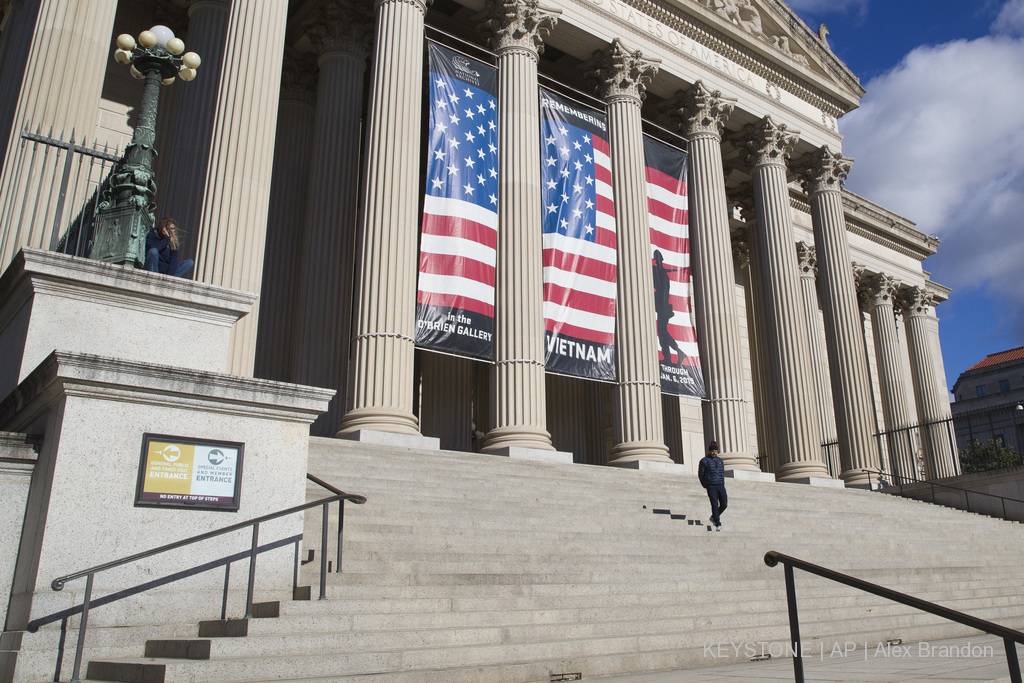 Comme tous les bâtiments fédéraux, les archives nationales, à Washington, sont fermées.