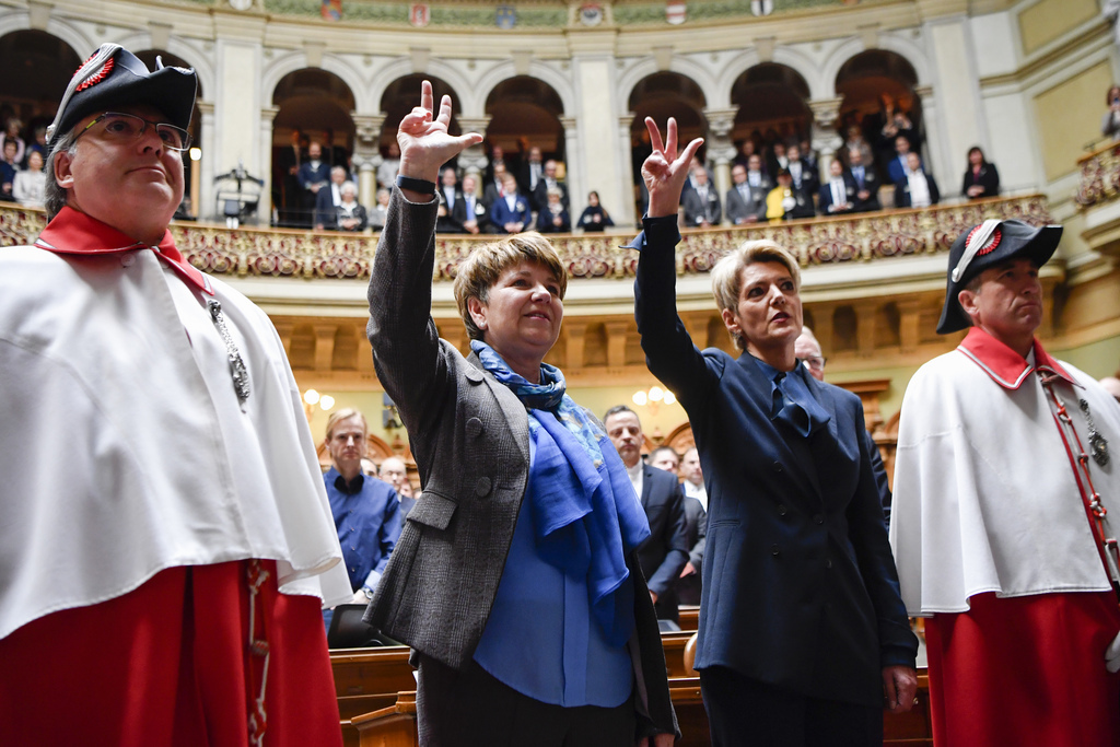 L'année 2018 s'est achevée par une première historique en Suisse, avec l'élection simultanée de deux femmes au gouvernement.