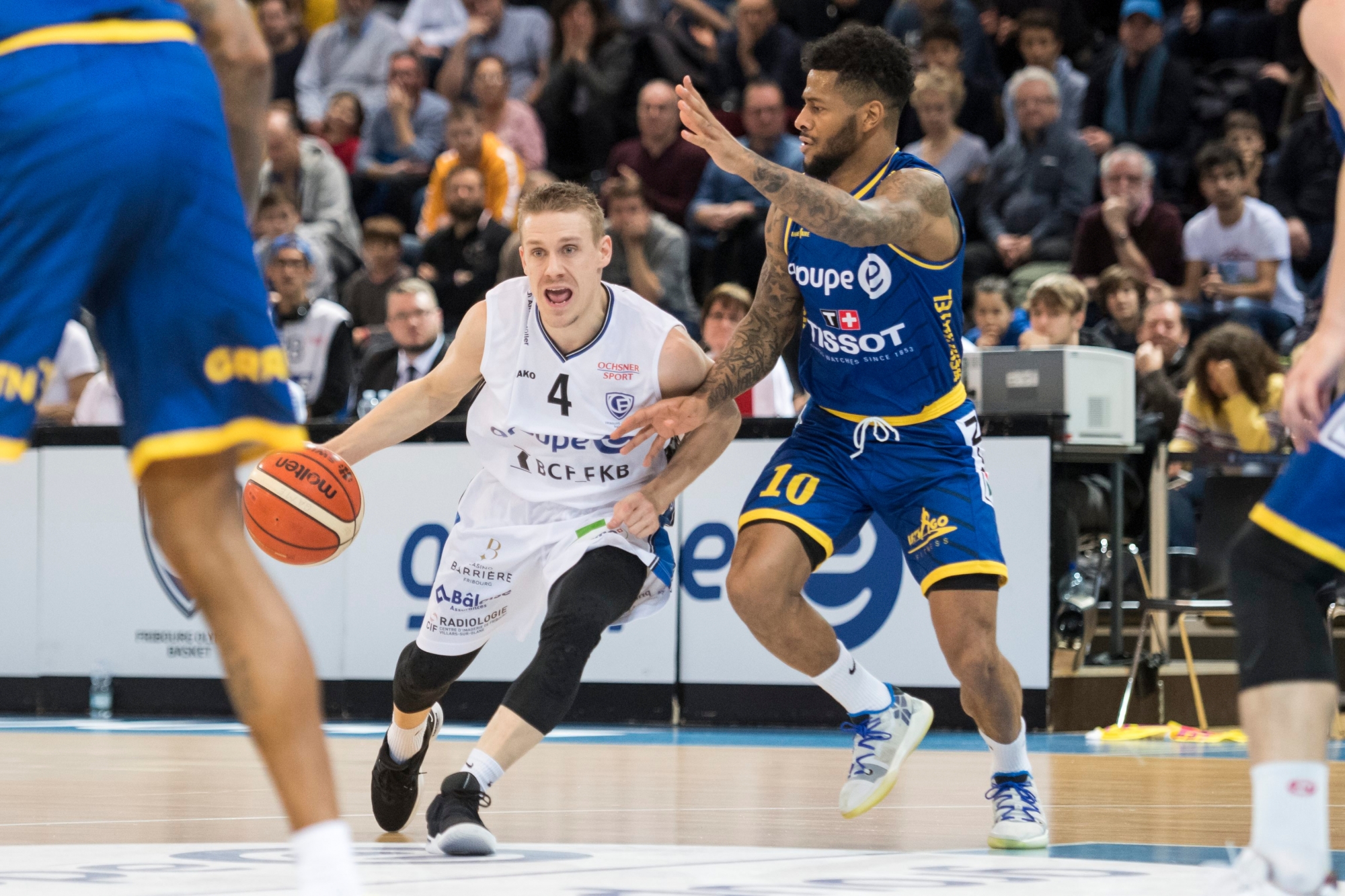 Jérémy Jaunin (en blanc) démarre, suivi par l’Unioniste Bryan Colon. Sur la durée, Olympic a pris son envol.