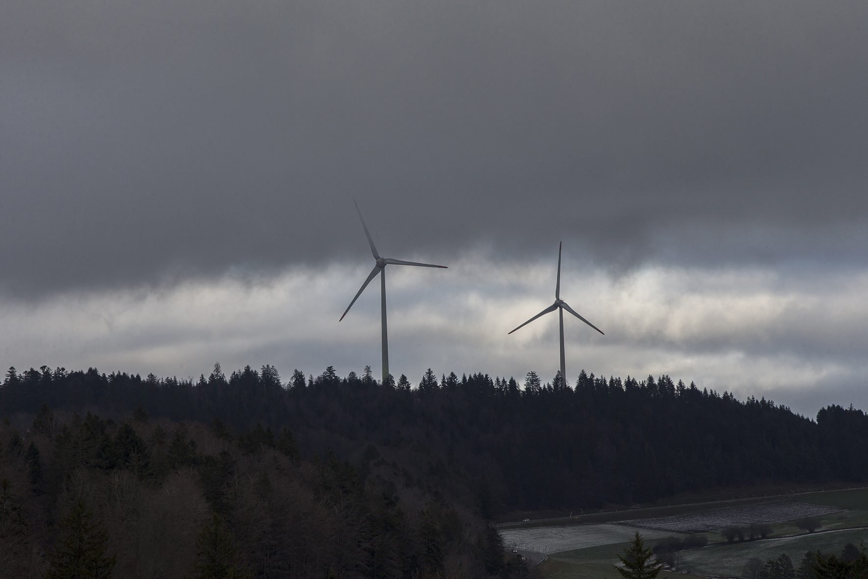 Les éoliennes situées près de Saint-Brais.