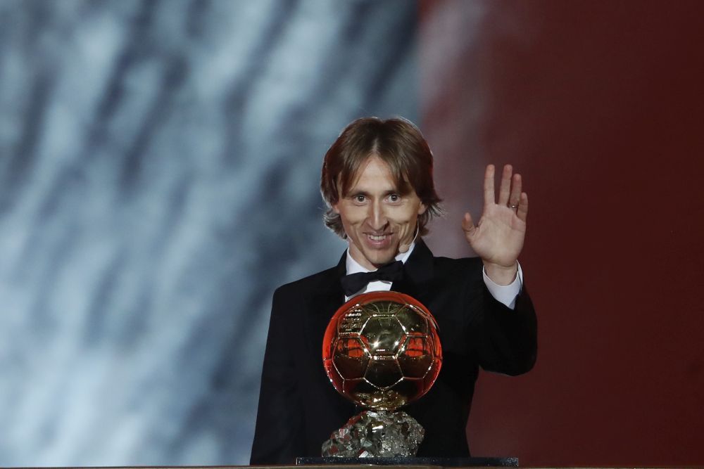 Le Croate Luka Modric a reçu lundi le Ballon d'or, récompensant le meilleur footballeur de l'année.