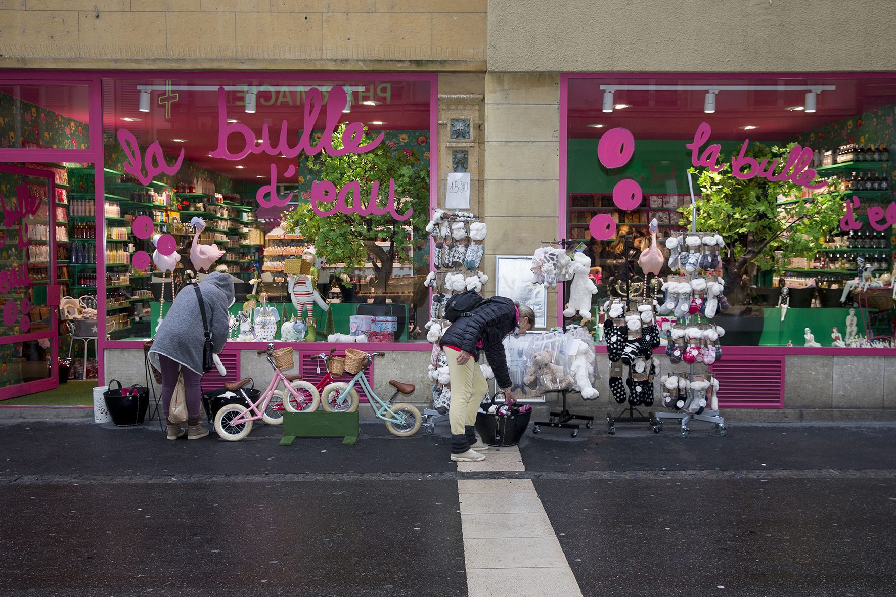Pour la cinquième année consécutive, les magasins du canton ont pu ouvrir le dimanche avant Noël. Ici à Neuchâtel. 