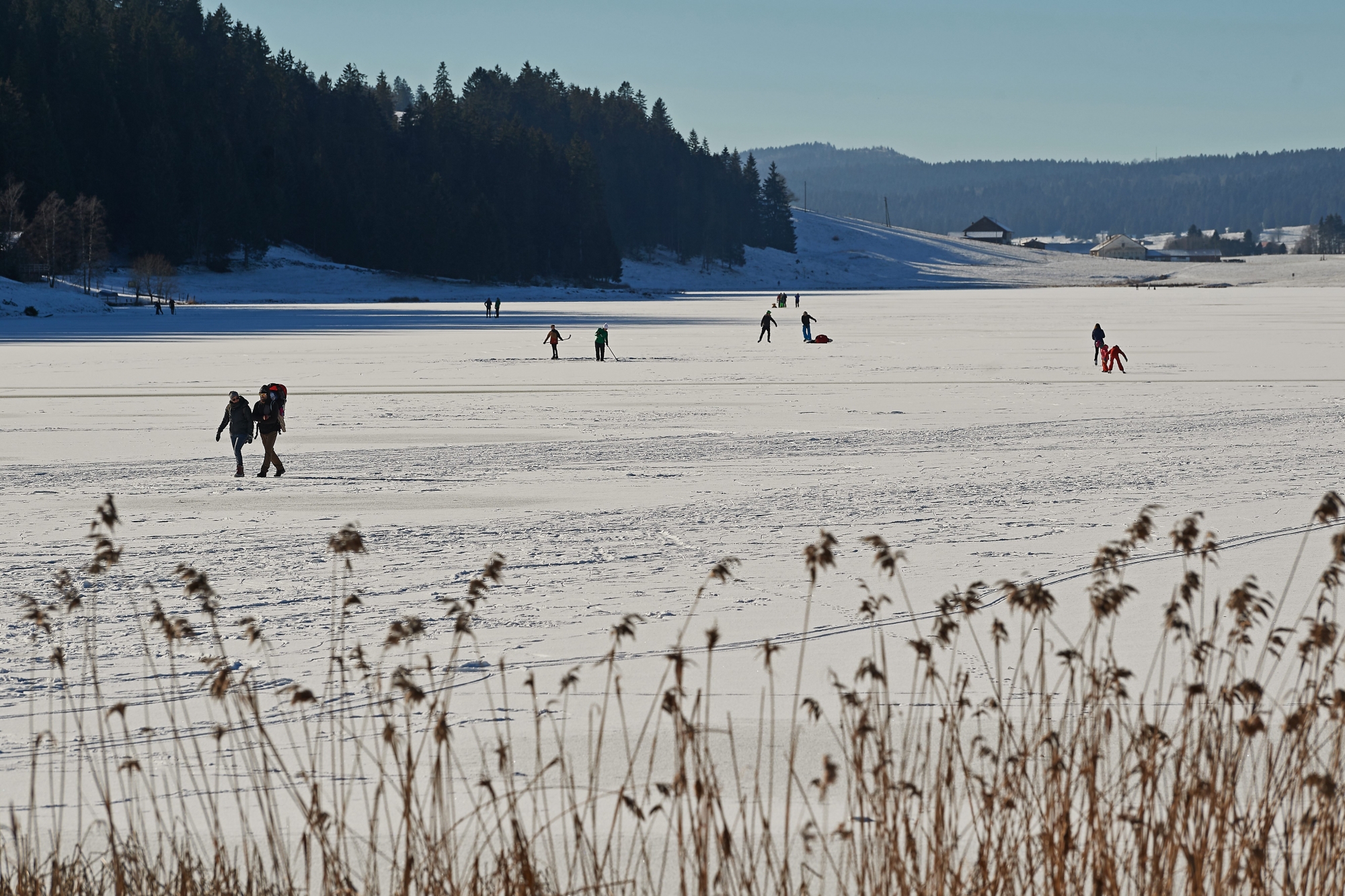 Le lac des Taillères le 4 janvier. On n'y patine plus mais on peut y marcher.