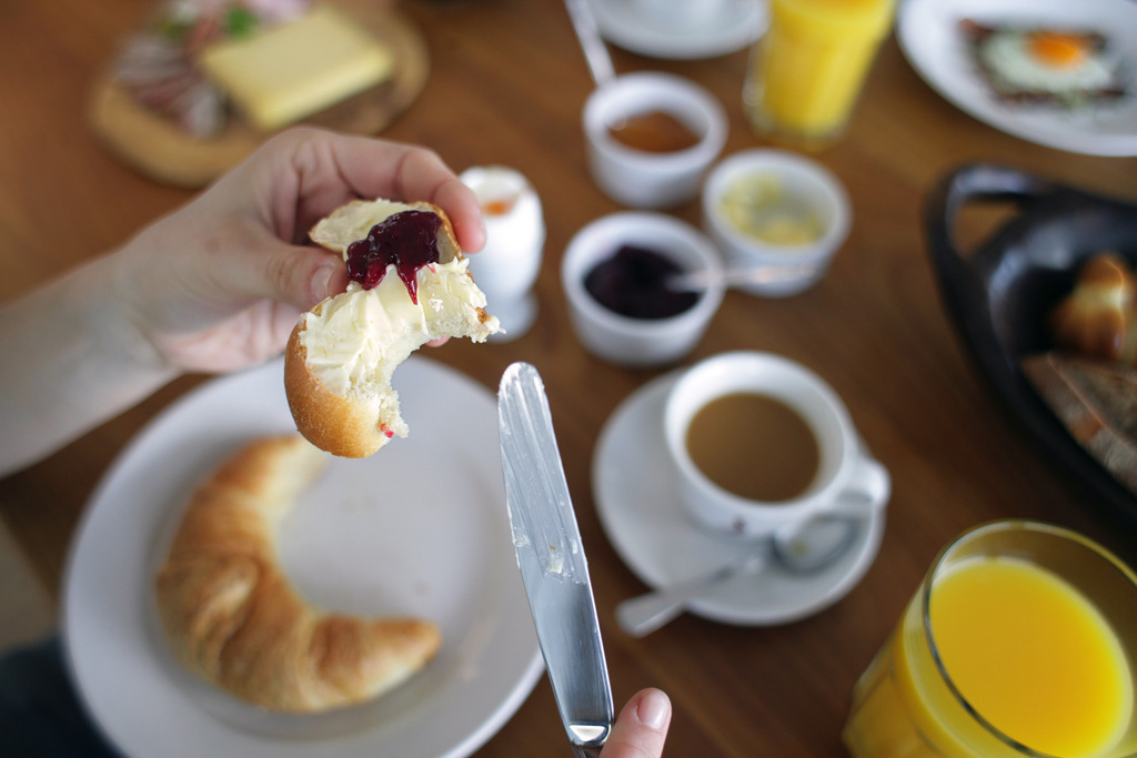 L'enquête de MenuCH révèle que les tartines sont avec les birchers les plats les plus appréciés du petit déjeuner des Suisses.