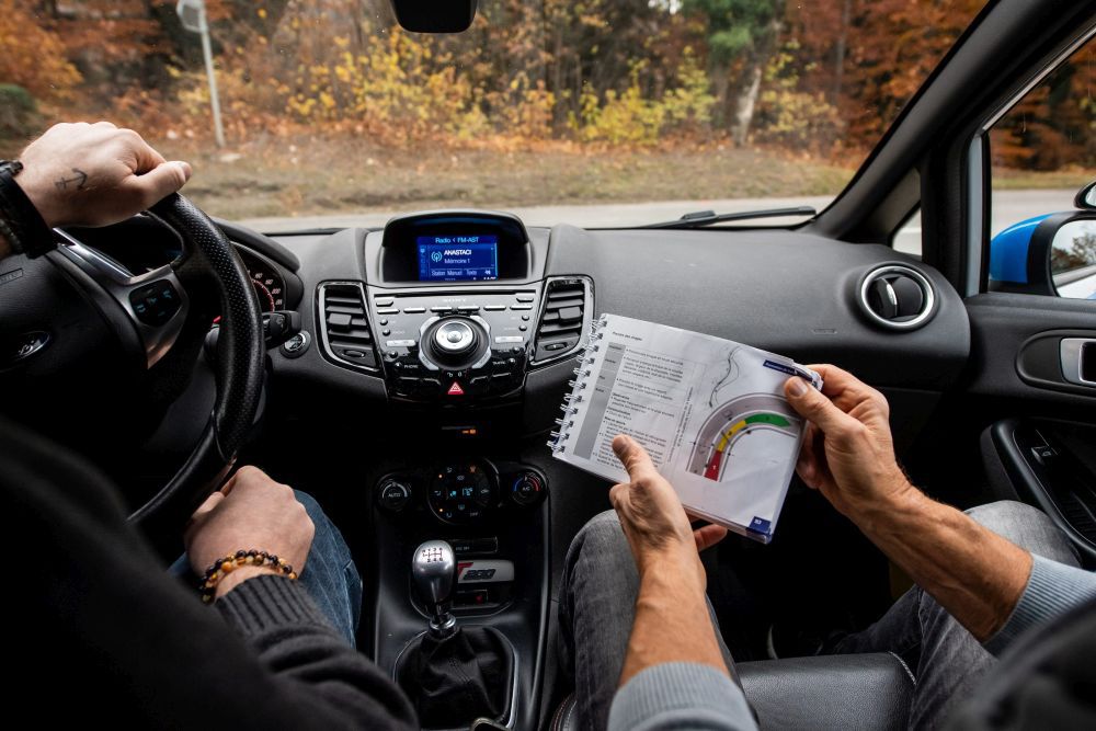 Le Service cantonal des automobiles conseille fortement aux détenteurs d'un permis de conduire pour automatique de suivre des cours s'ils veulent passer à la boîte manuelle.