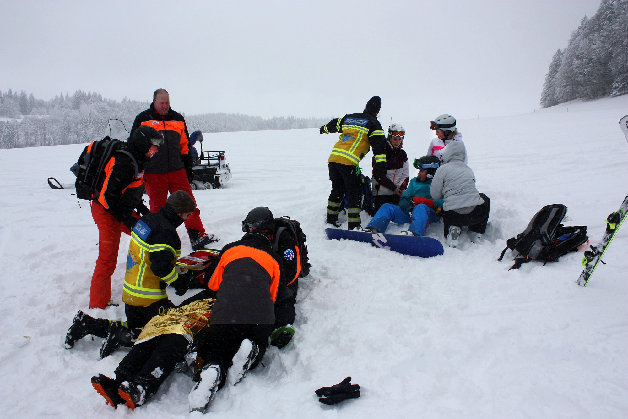 Le faux accident a impliqué un skieur et un snowboarder, samedi à la Corbatière.