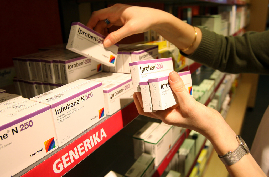 La licence obligatoire permet la commercialisation de génériques, moins chers que les médicaments sur le marché.