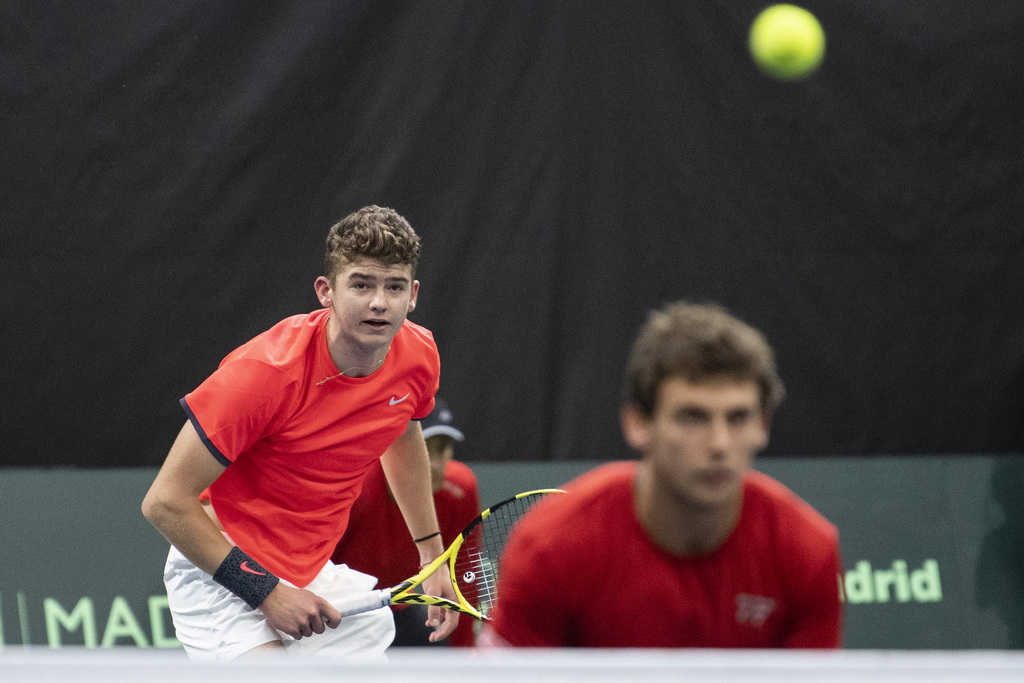 Switzerland's Henri Laaksonen, right, and Jerome Kym in action against Russia's Evgeny Donskoy, and Andrey Rublev during the double match of the Davis Cup qualification final round between Switzerland and Russia at the Swiss Tennis Arena in Biel, Switzerland, on Saturday, February 2, 2019. (KEYSTONE/Peter Schneider)