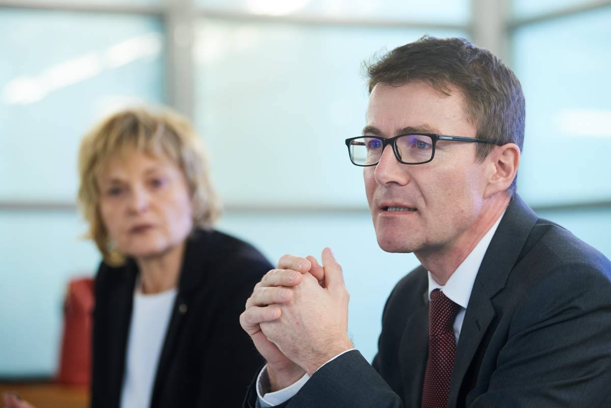 Pierre-Alain Leuenberger, directeur, et Manuela Surdez, présidente sortante du Conseil d'administration de la Banque cantonale neuchâteloise.