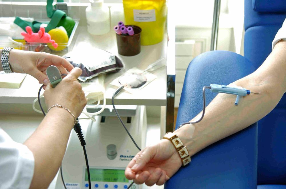 La Suisse manque de donneurs de sang réguliers.