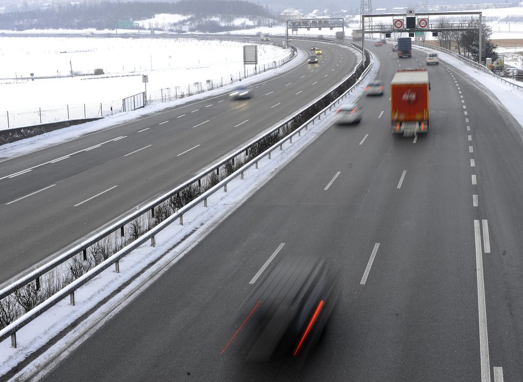 Le chien a été jeté dans une poubelle sur l'autoroute A1.