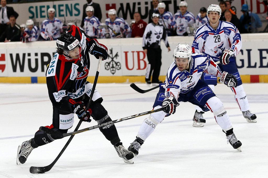 Le Fribourgeois Julien Sprunger, auteur du 5 à 2 contre Adler Mannheim participera avec les Fribourgeois aux demi-finales de la Coupe Spengler à Davos.