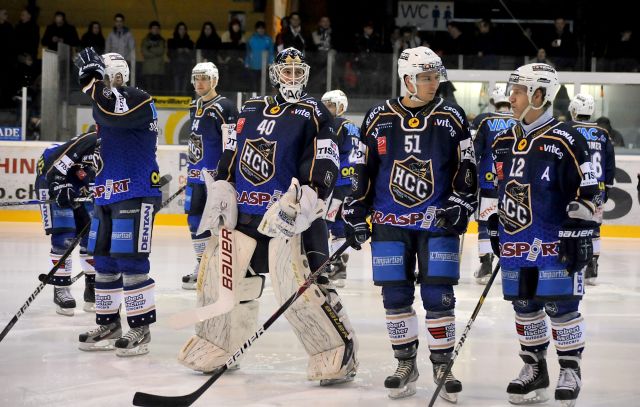 Les Abeilles ont marqué 8 buts sur la patinoire bâloise. Leurs adversaires ont sorti leur premier goal à 2 minutes de la fin. 