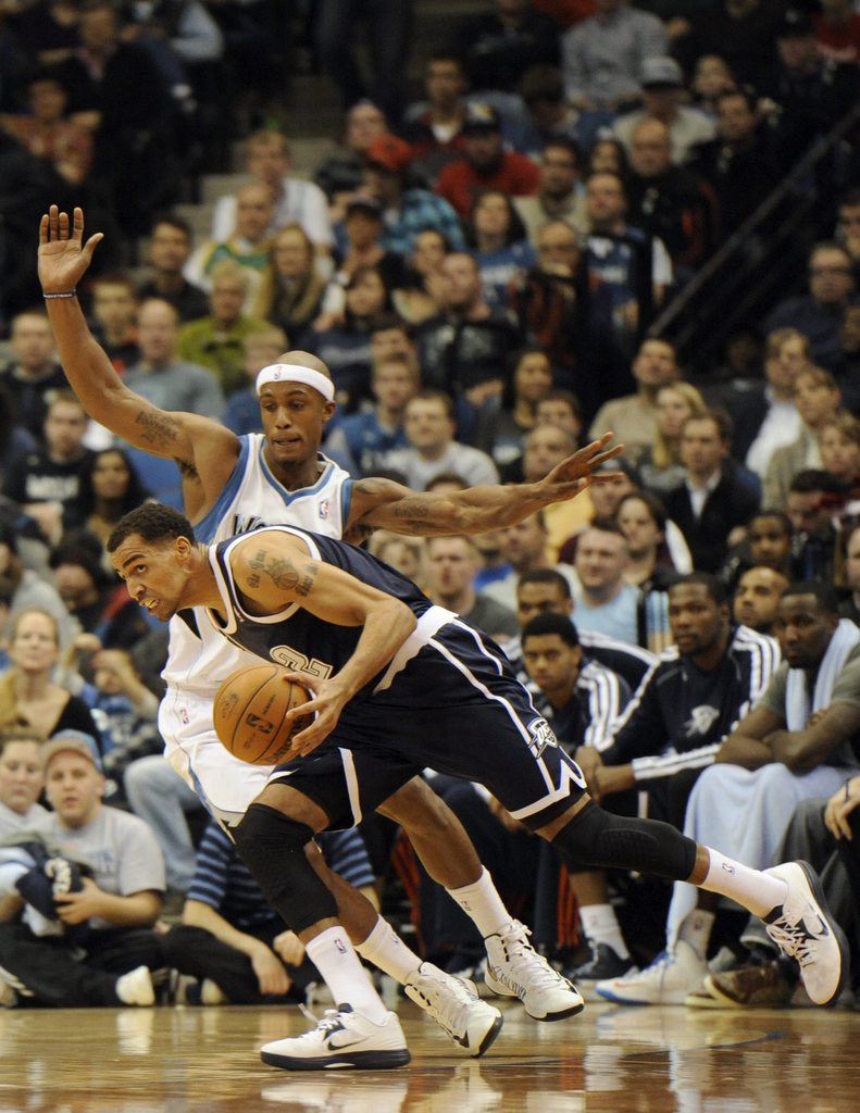 Le Vaudois Thabo Sefolosha a égalé son record en inscrivant 15 points lors de la victoire du Thunder d'Oklahoma City contre Houston en NBA. 