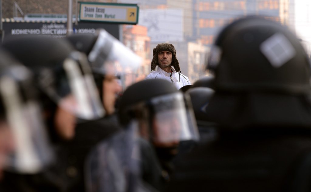 Des milliers de manifestants sont descendus dans les rues de Skopje pour demander la démission du gouvernement macédonien, à l'origine de la crise économique que traverse le pays, selon eux.