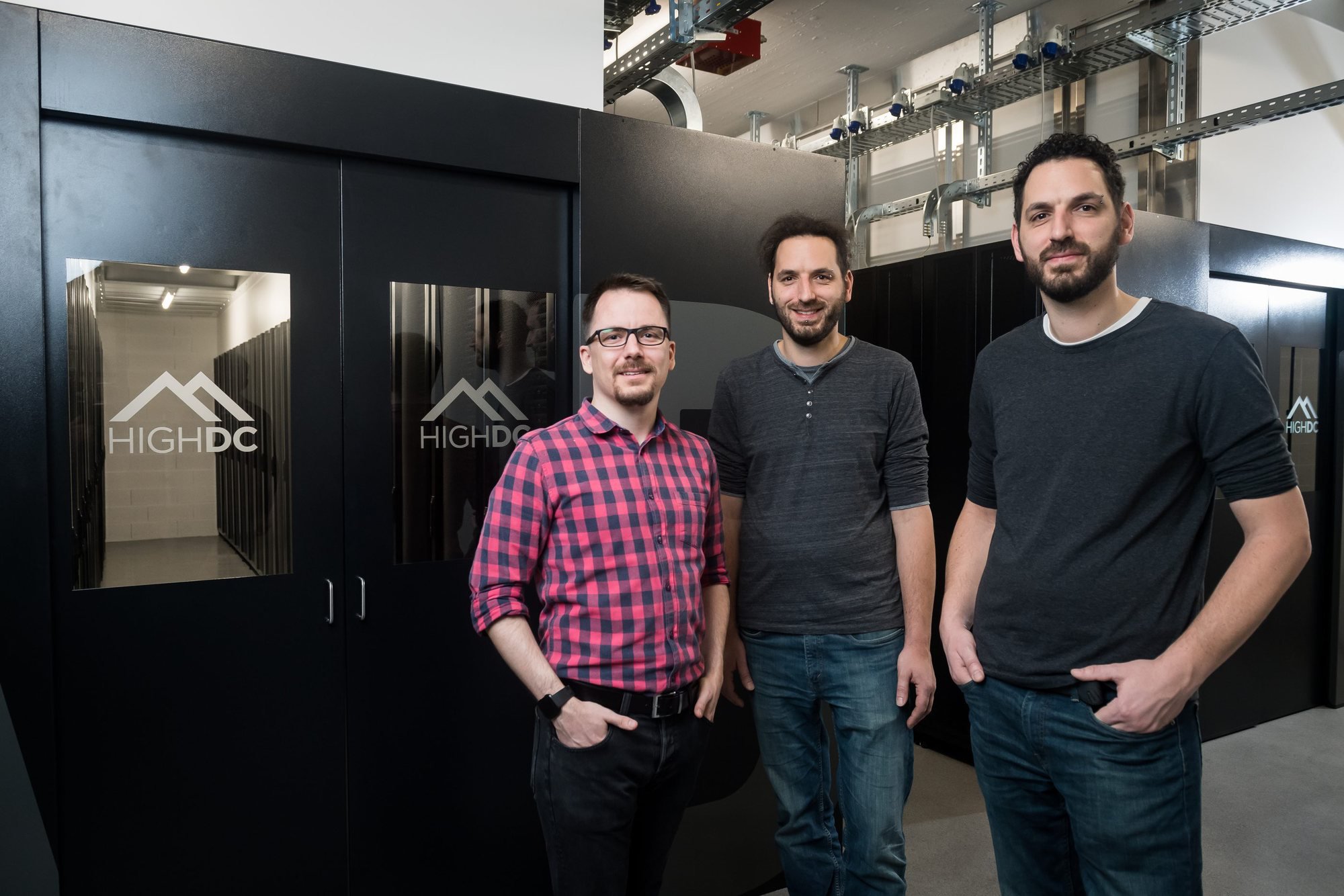 Lionel Riem. chef du projet HighDC avec Fabien et Mikaël Zennaro.

La Chaux-de-Fonds, le 19 fevrier 2019
Photo : Lucas Vuitel