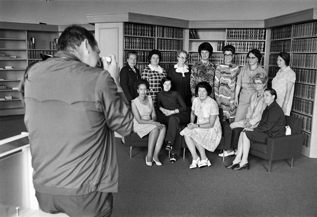 Les pupitres du Parlement porteront à l'avenir le nom des douze premières femmes qui sont entrées au Parlement en 1971. (Archives)