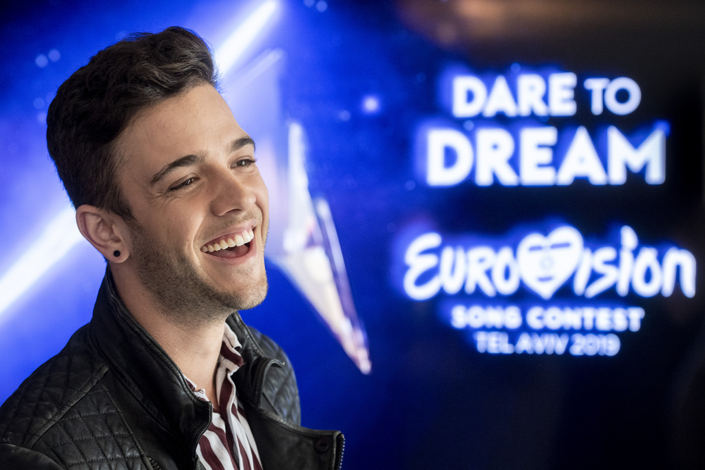 Luca Hänni a été choisi par un jury de 20 professionnels et un panel de 100 spectateurs pour représenter la Suisse à l'Eurovision.