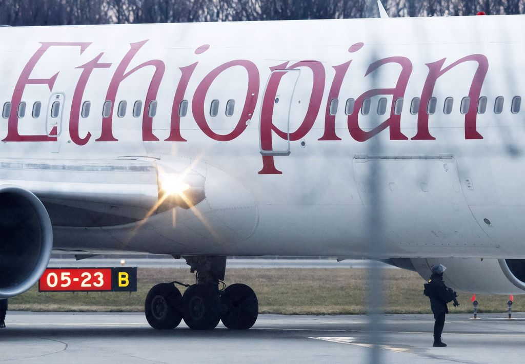 L'étude les boites noires retrouvées après les crash des Boeing 737 MAX 8 d'Ethiopian Airlines et de Lion Air, montre des similitudes. Un rapport préliminaire sera présenté dans 30 jours. 