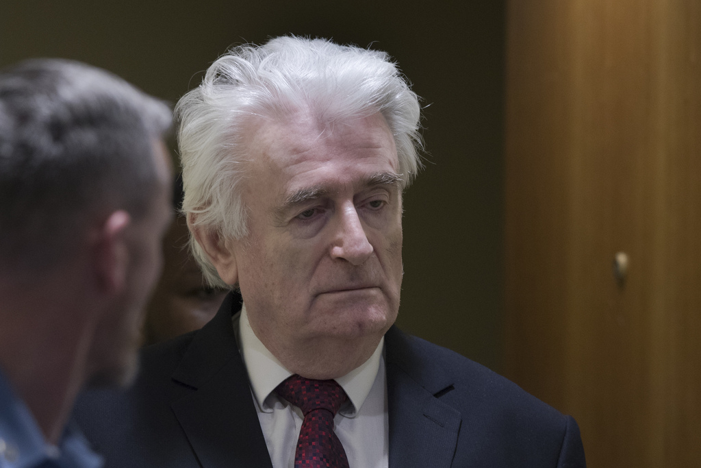 L'ancien leader des Serbes de Bosnie, Radovan Karadzic, est condamné à la perpétuité.