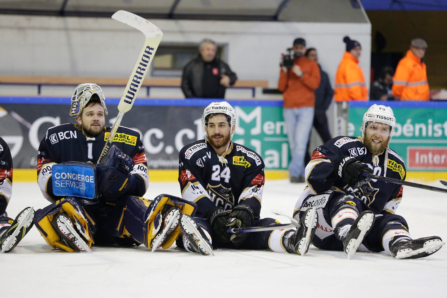 Les joueurs du HCC, ici Tim Wolf, Dominic Hobi et Kevin Kühni, célèbrent la qualification pour la finale des play-off de Swiss League. Et leur président ne peut que s'en réjouir.