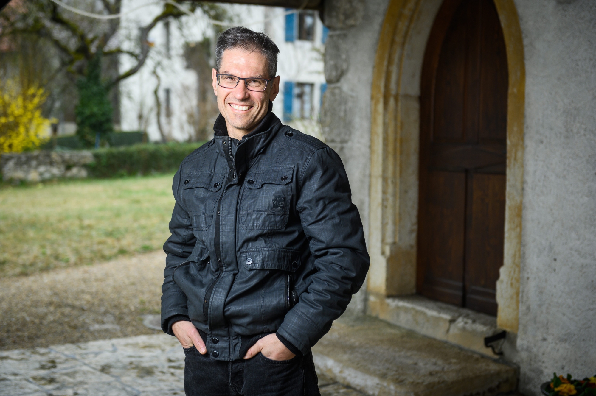 Pasteur, magicien et adepte de course à pied, Stéphane Rouèche accompagne les fidèles de la paroisse de Diesse depuis 2008.