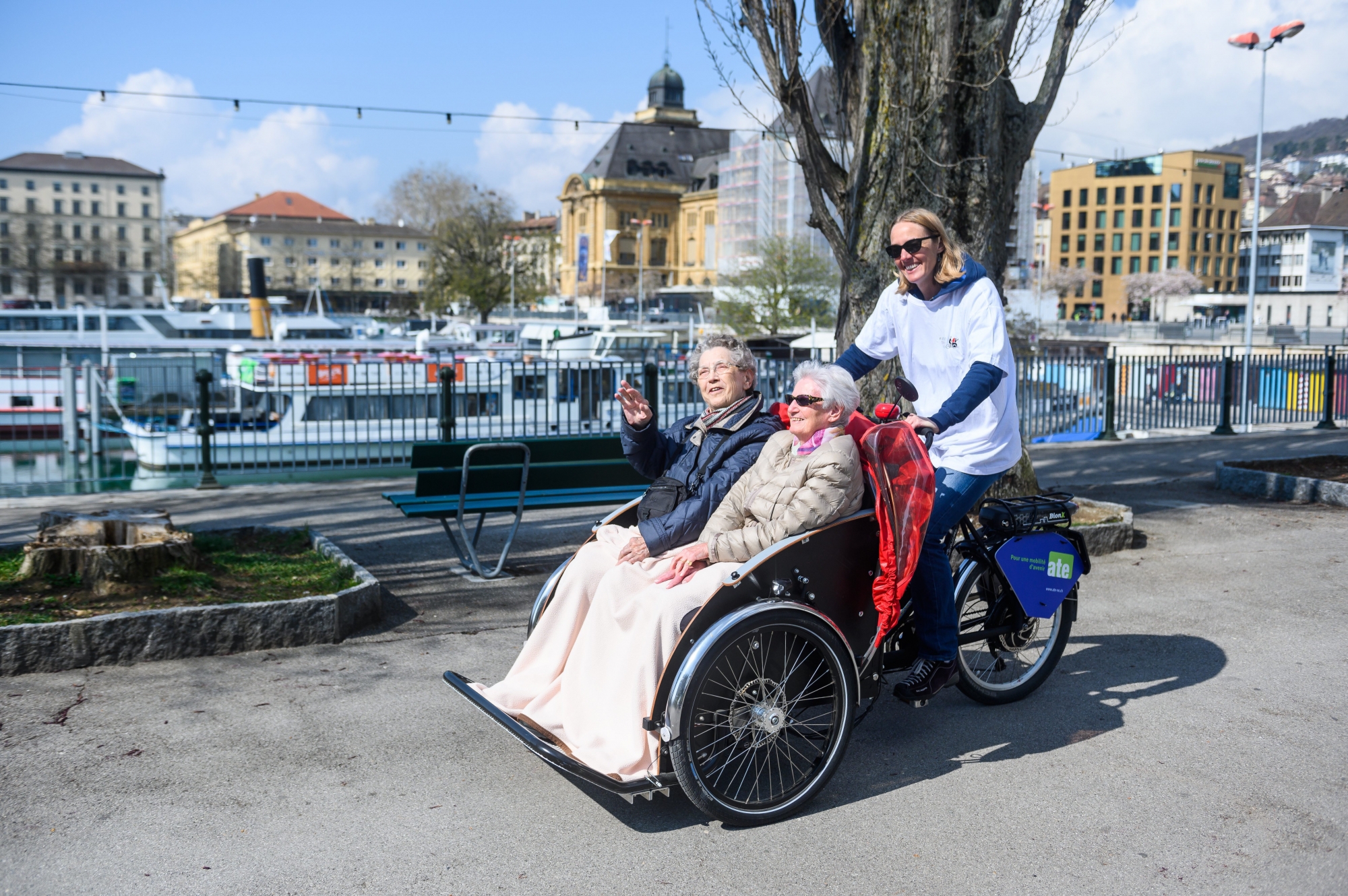 Neuchâtelroule met un triporteur à disposition des personnes âgées.