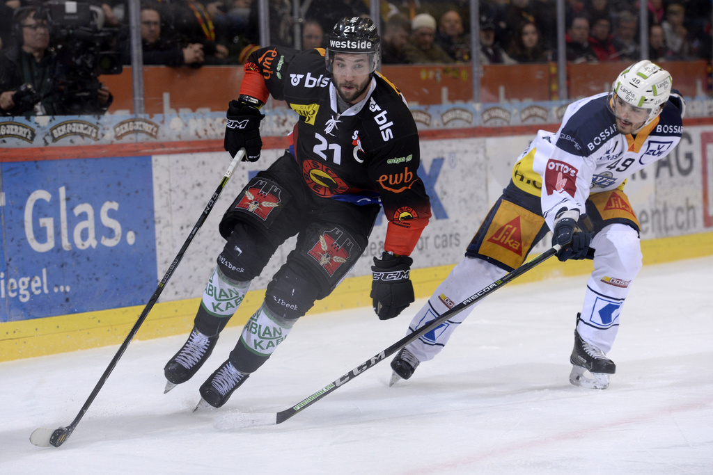 Simon Moser et Miro Zryd à la lutte pour le titre de champion suisse 2019. C'est le Zougois qui prend l'avantage après le premier match.