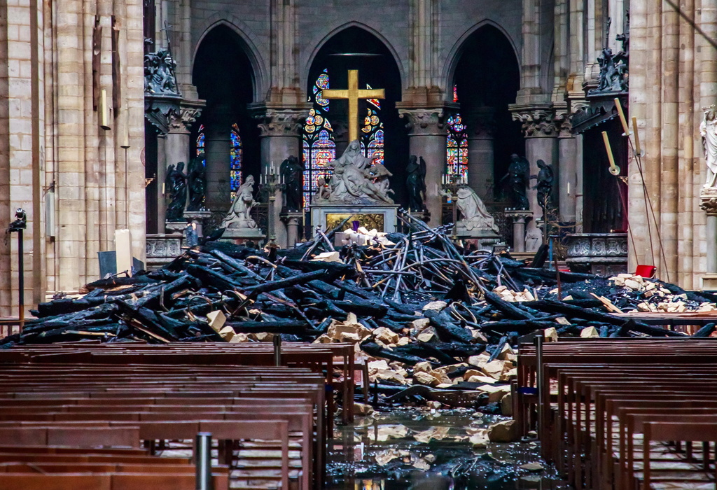 L'intérieur de Notre-Dame-de Paris après l'incendie, ce mardi 16 avril.