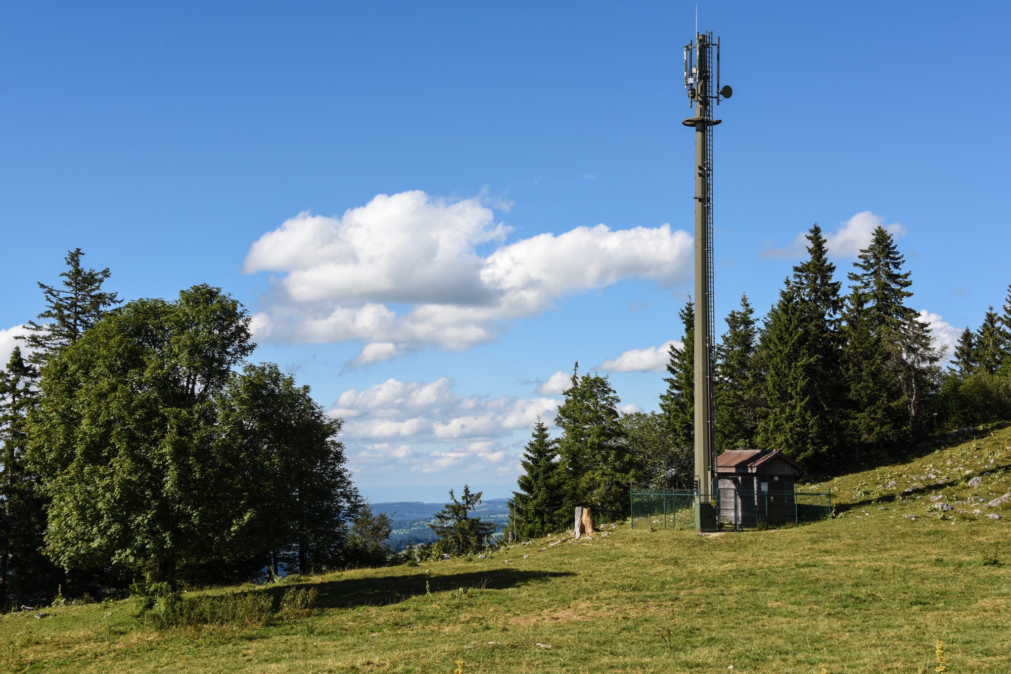 15'000 nouvelles antennes, ici à la Vue-des-Alpes, pourraient être installées sur le territoire pour le déploiement de la technologie 5G.