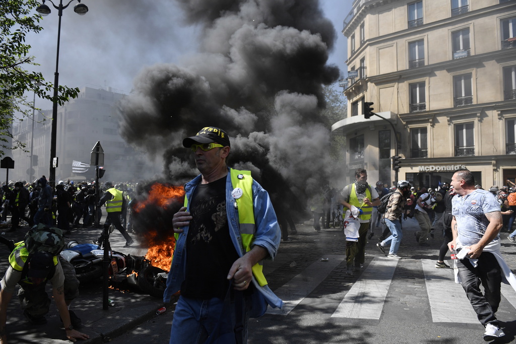 Des échauffourées ont éclaté en début d'après-midi près de la place de Bastille.