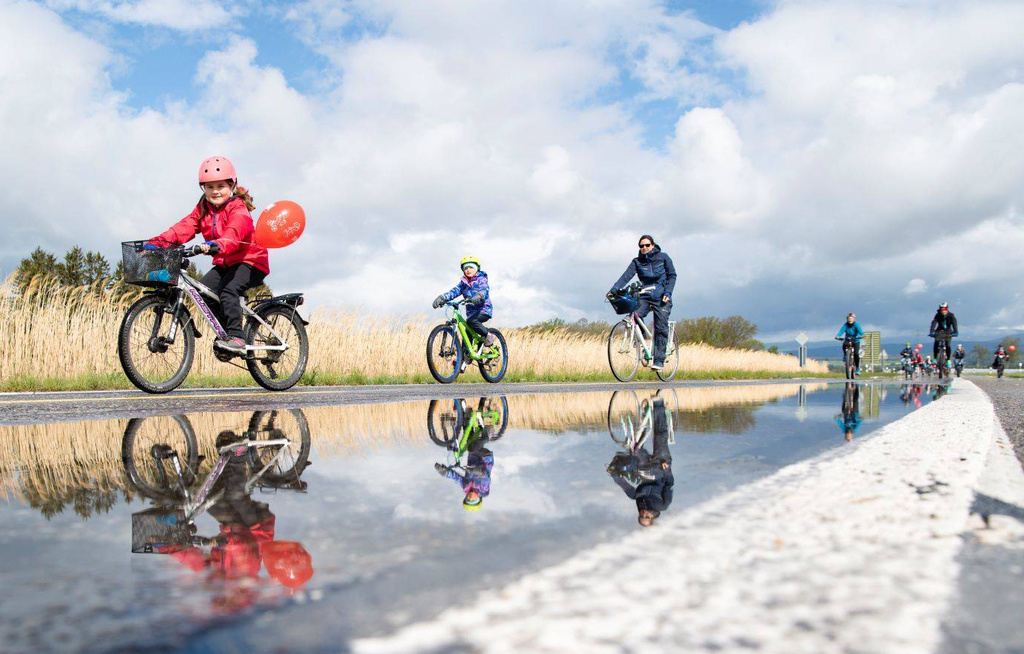 Près de 17'000 adeptes de mobilité douce ont pris part à l'événement malgré la météo capricieuse.