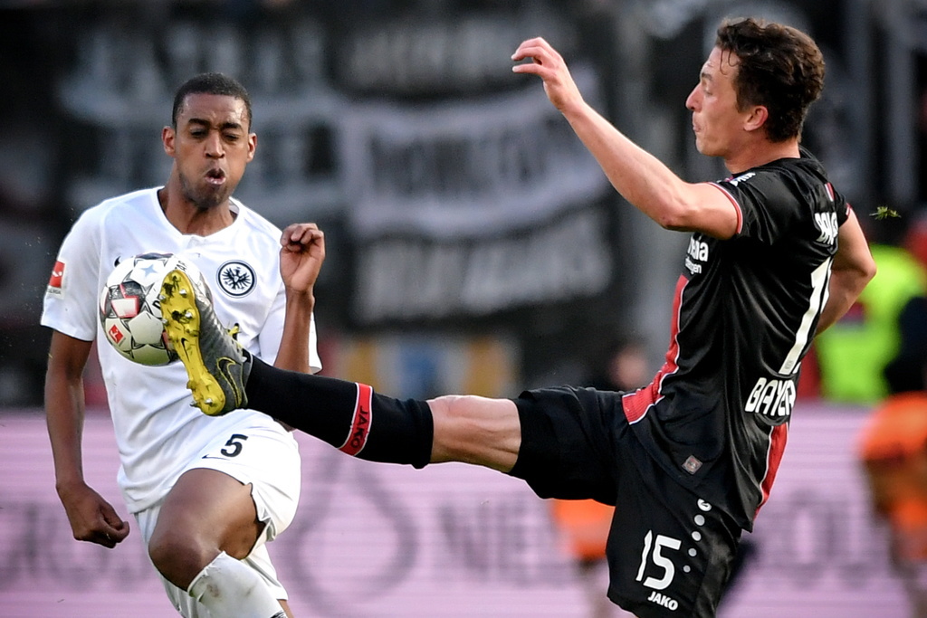 Gelson Fernandes et ses coéquipiers se sont inclinés 6-1 contre le Bayer Leverkusen.