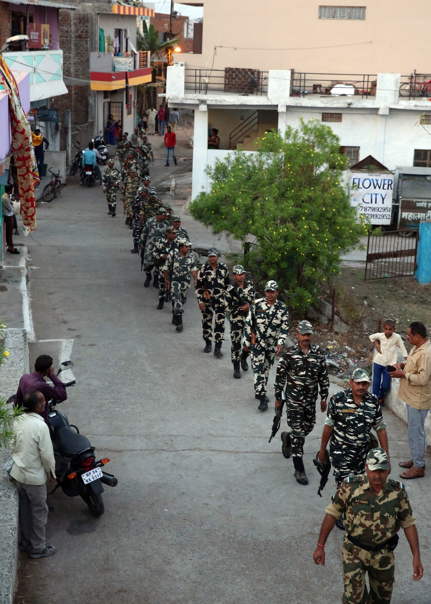 epa07512418 Indian Central Reserve Police Force (CRPF) paramilitary officers conduct a flag march in the streets, ahead of the general election in Bhopal, India, 17 April 2019. The parliamentary elections, which began on 11 April 2019 are to be conducted in seven phases throughout India.  EPA/SANJEEV GUPTA INDIA ELECTIONS SECURITY