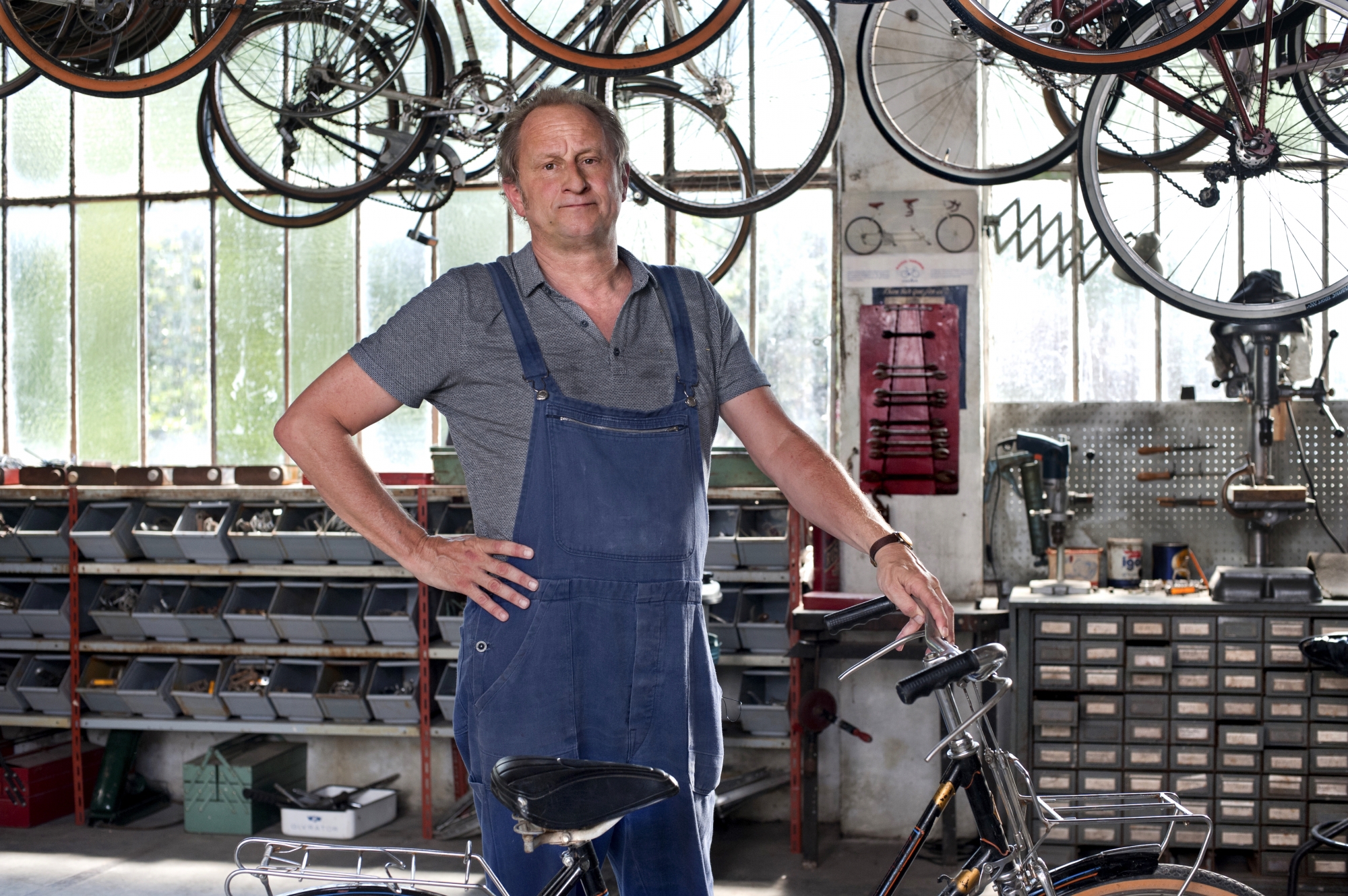 Raoul Taburin répare les bicyclettes, mais il ne sait pas aller à vélo.