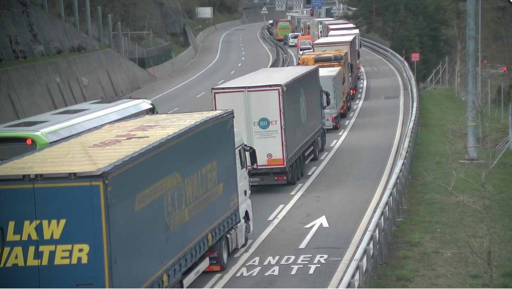 Des bouchons ont commencé à se former, ici à l'entrée nord.