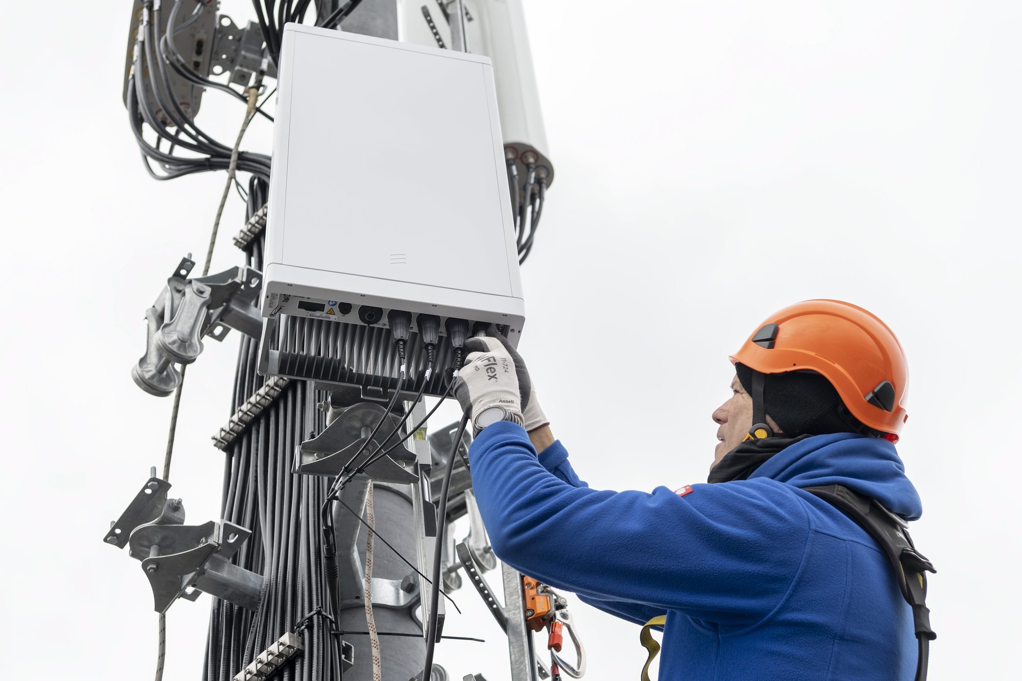 Installation d'une antenne 5G à Genève il y a un mois.