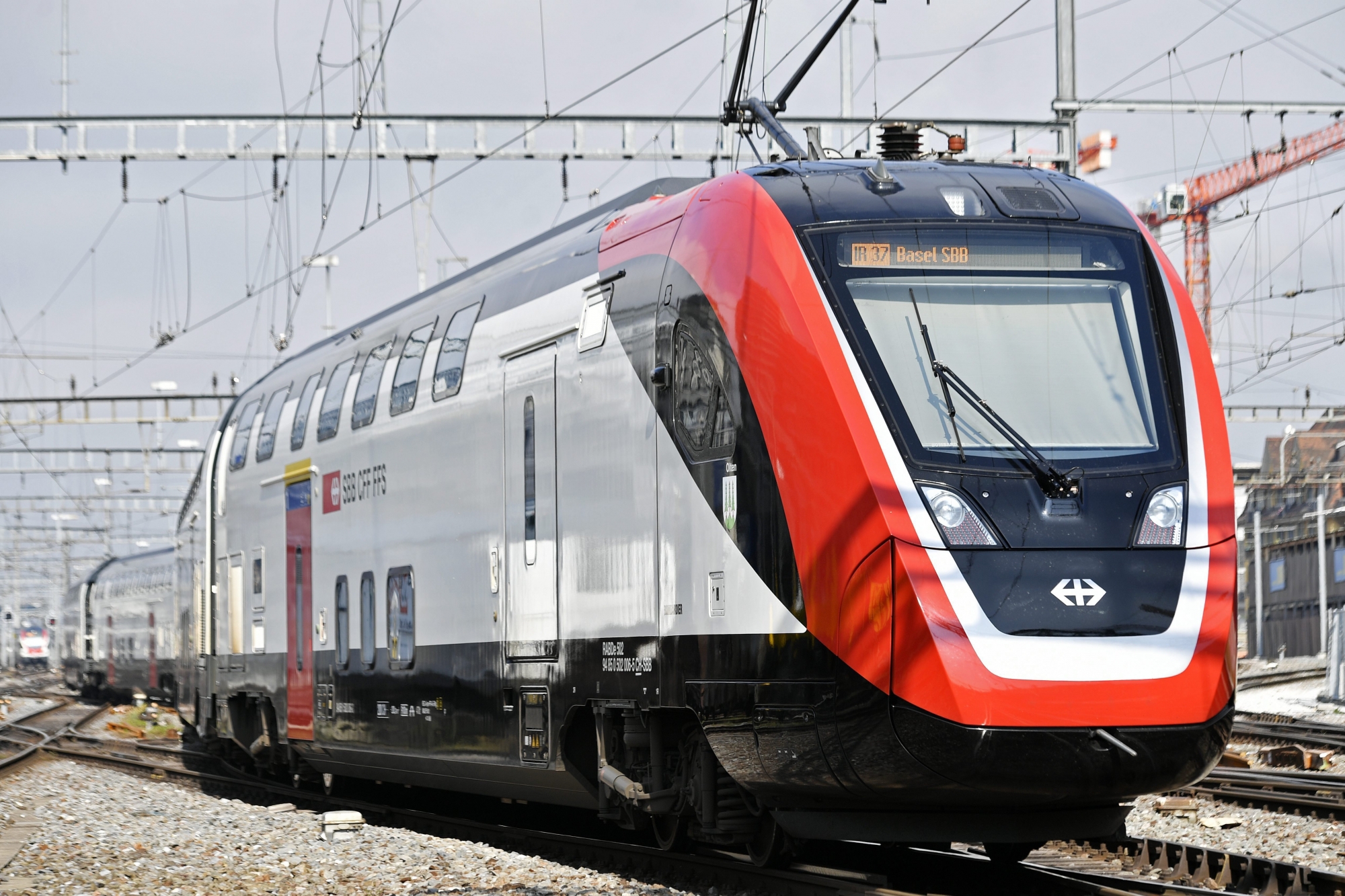 Une rame Duplex TGL en gare de Zurich. Pareils trains stationnement régulièrement en gare de Neuchâtel depuis début mai.