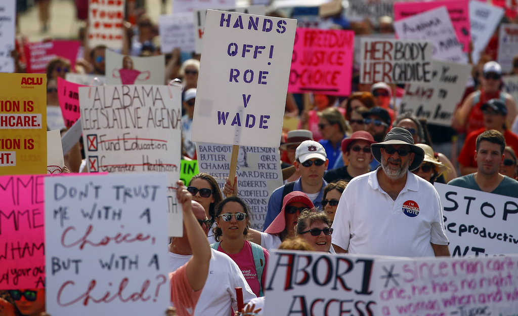 À Montgomery, capitale de l'Alabama, quelque 500 défenseurs du droit à l'avortement se sont rassemblés.