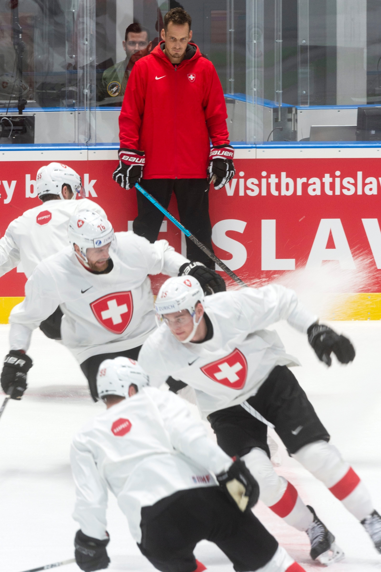 Switzerland's coach Patrick Fischer during a training session of the Swiss team at the IIHF 2019 World Ice Hockey Championships, at the Ondrej Nepela Arena in Bratislava, Slovakia, on Thursday, May 9, 2019. (KEYSTONE/Melanie Duchene) SLOVAKIA ICE HOCKEY WORLD CHAMPIONSHIPS 2019