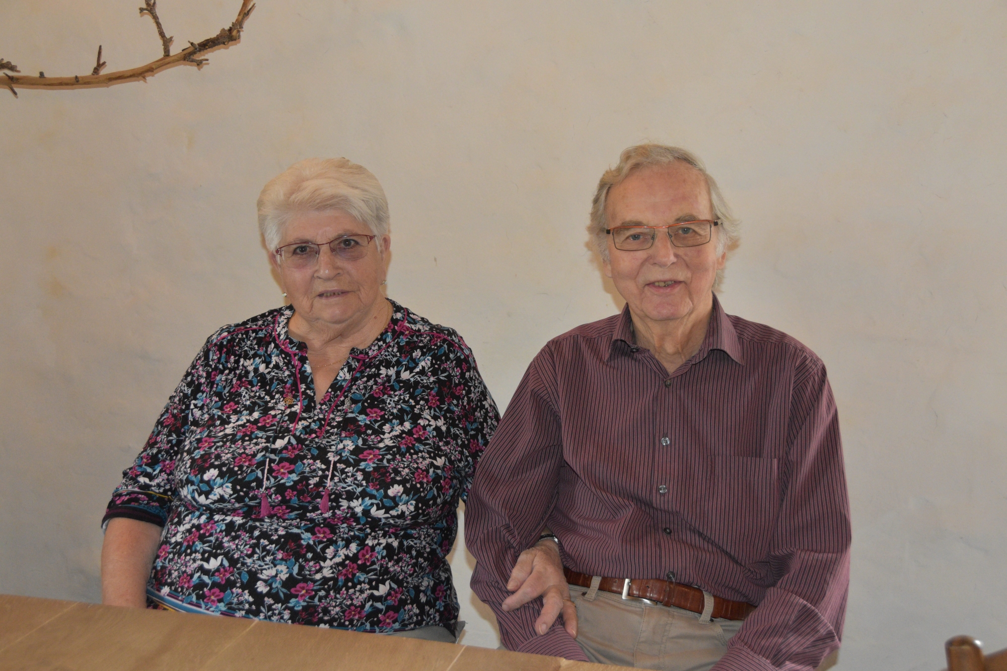Mariés à Fribourg il y a pile 60 ans, Berthe et Nicolas Monnard ont choisi de vivre à La Chaux-de-Fonds.